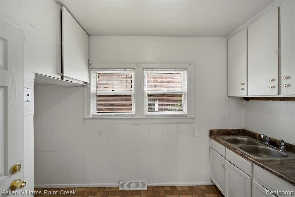 5752 Chatsworth Street, Detroit, MI 48224 — Photo 9