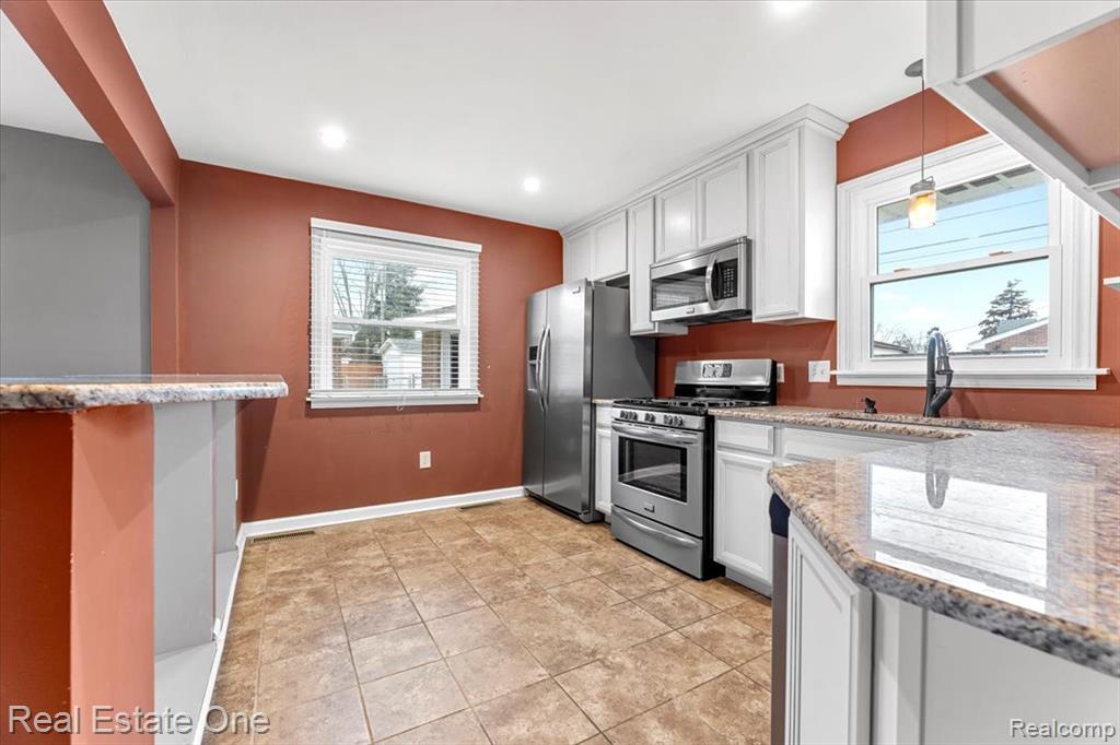 18216 Wendy Court, Riverview, MI 48193 — Photo 8