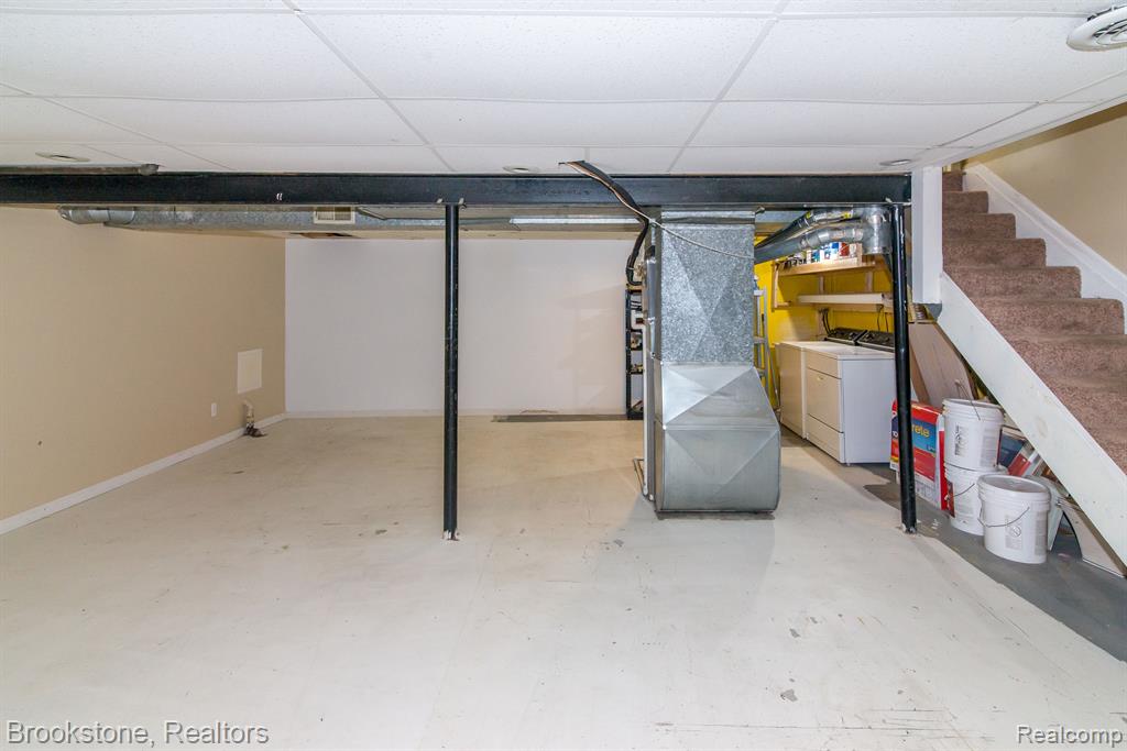 8352 LAKEVIEW Drive, Ypsilanti, MI 48198 — Photo 18