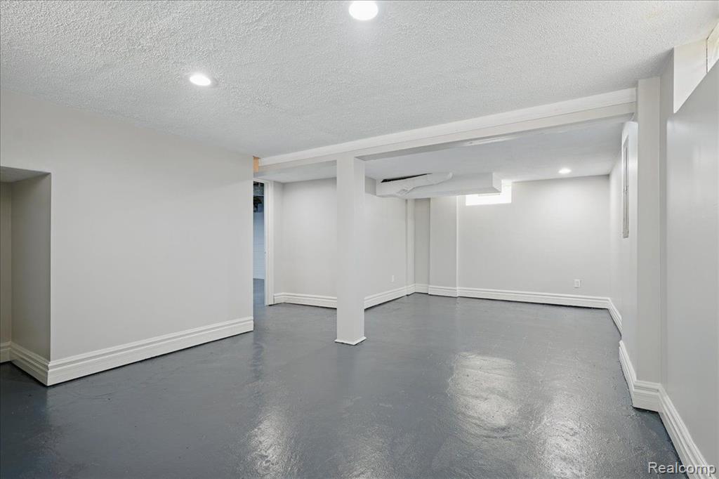 46 E LONGFELLOW Avenue, Pontiac, MI 48340 — Photo 30