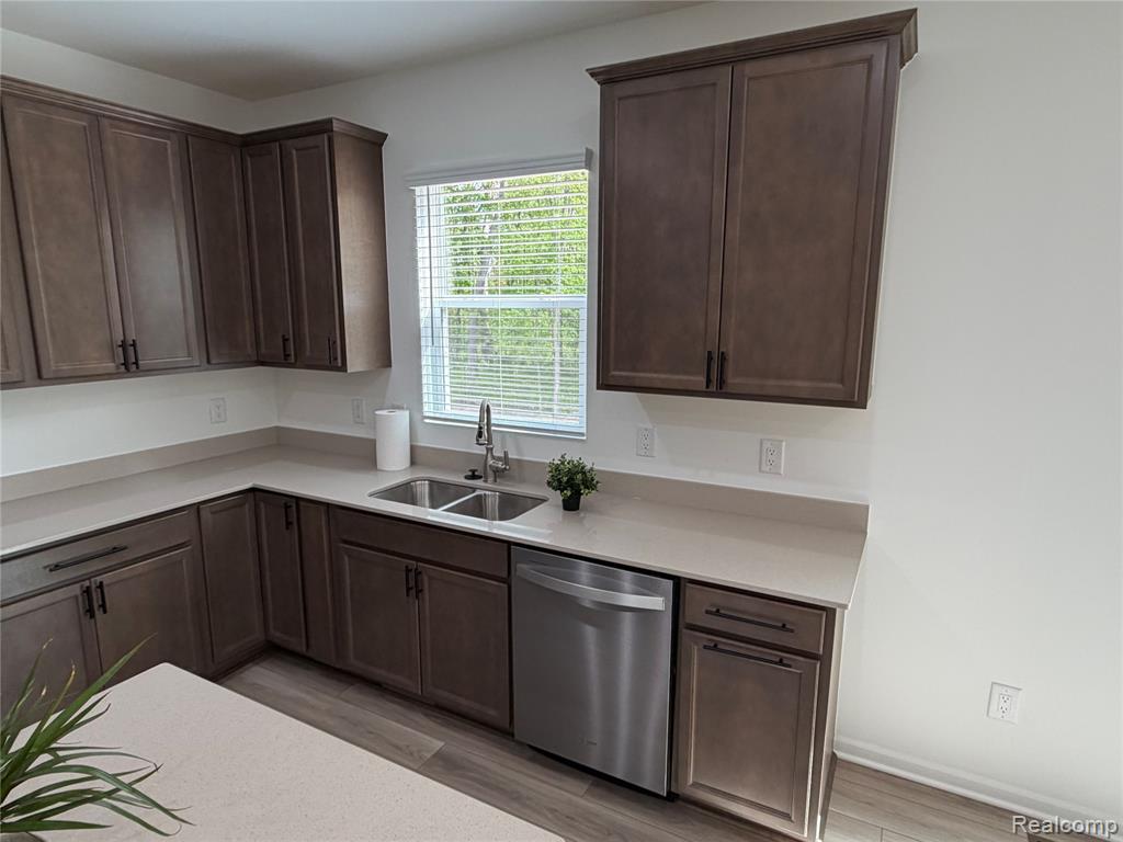 59579 Schuss Gully Drive, New Hudson, MI 48165 — Photo 5