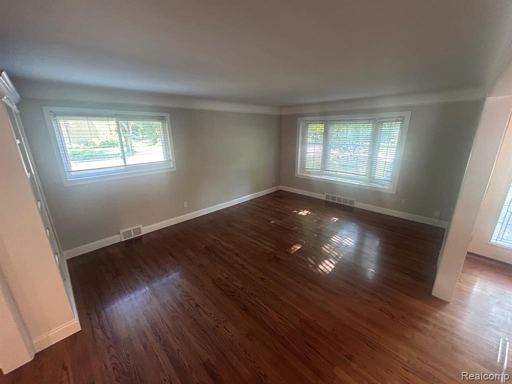 760 S EVERGREEN Street, Plymouth, MI 48170 — Photo 14