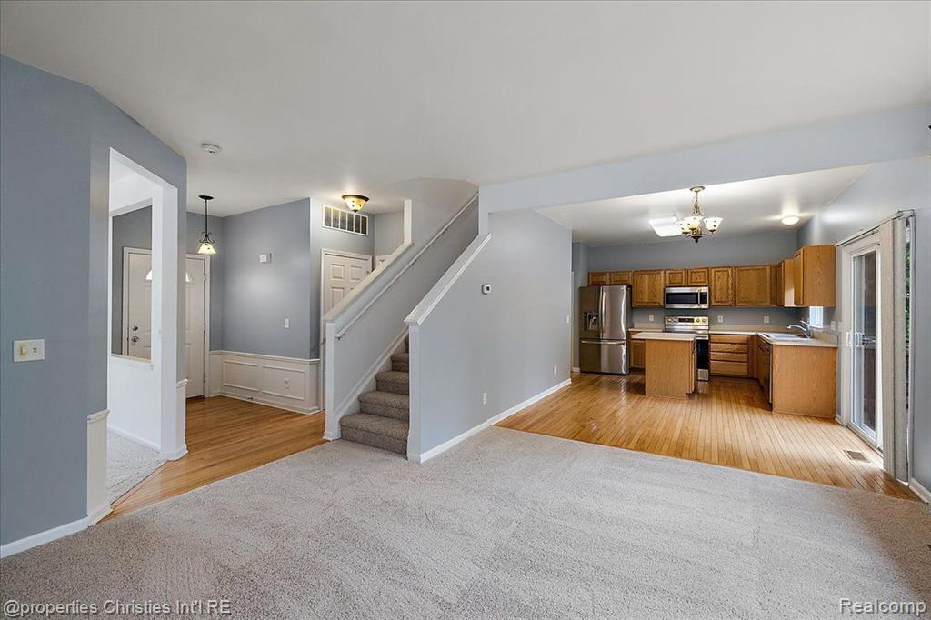 9773 RAVENSHIRE Drive, Ypsilanti, MI 48198 — Photo 14
