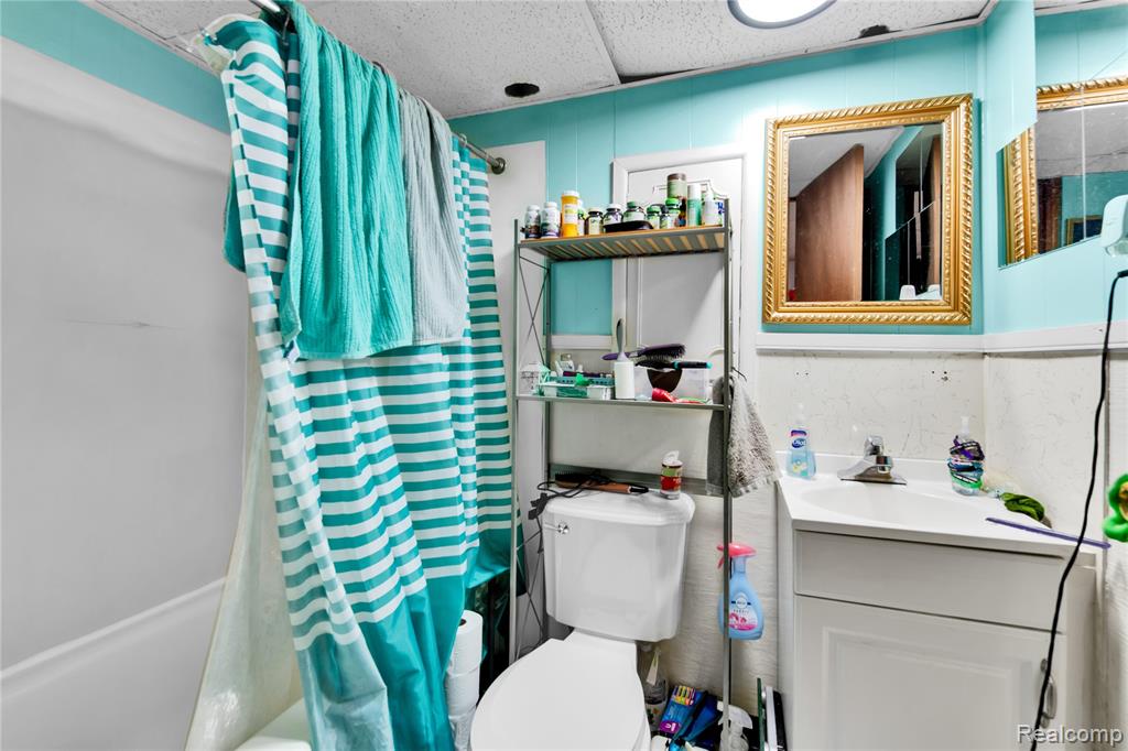 2952 PRYNNE Street, Keego Harbor, MI 48320 — Photo 21