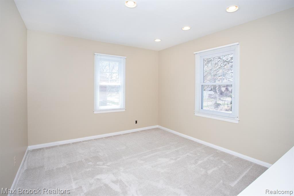 26614 Humber Street, Huntington Woods, MI — Photo 23