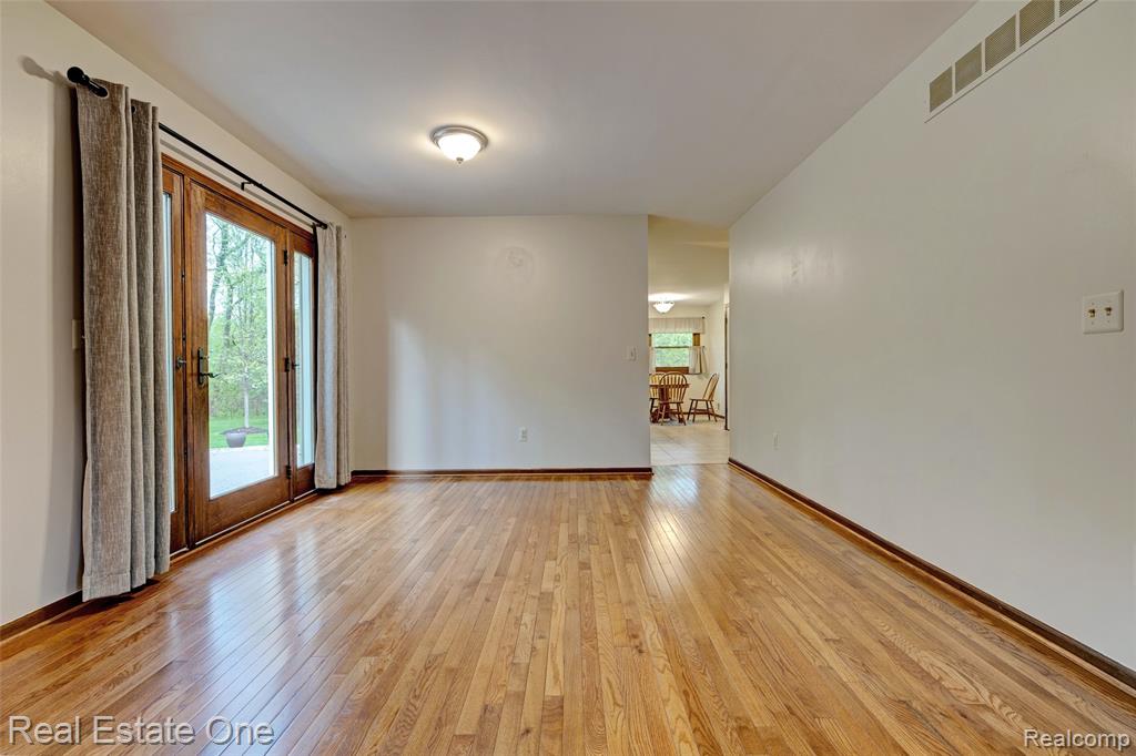 5370 Greenview Drive, Clarkston, MI 48348 — Photo 12