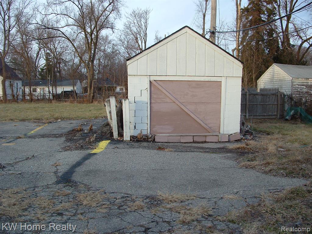 20650 Fenkell Avenue, Detroit, MI 48223 — Photo 16