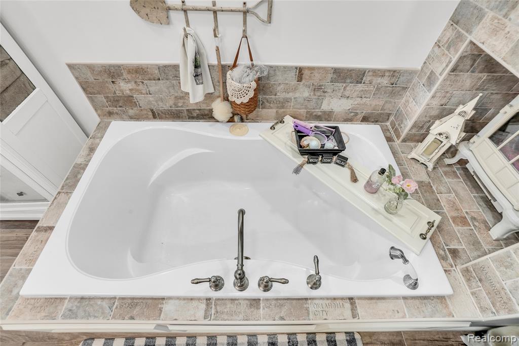 130 Whites Court, Houghton Lake, MI, 48629