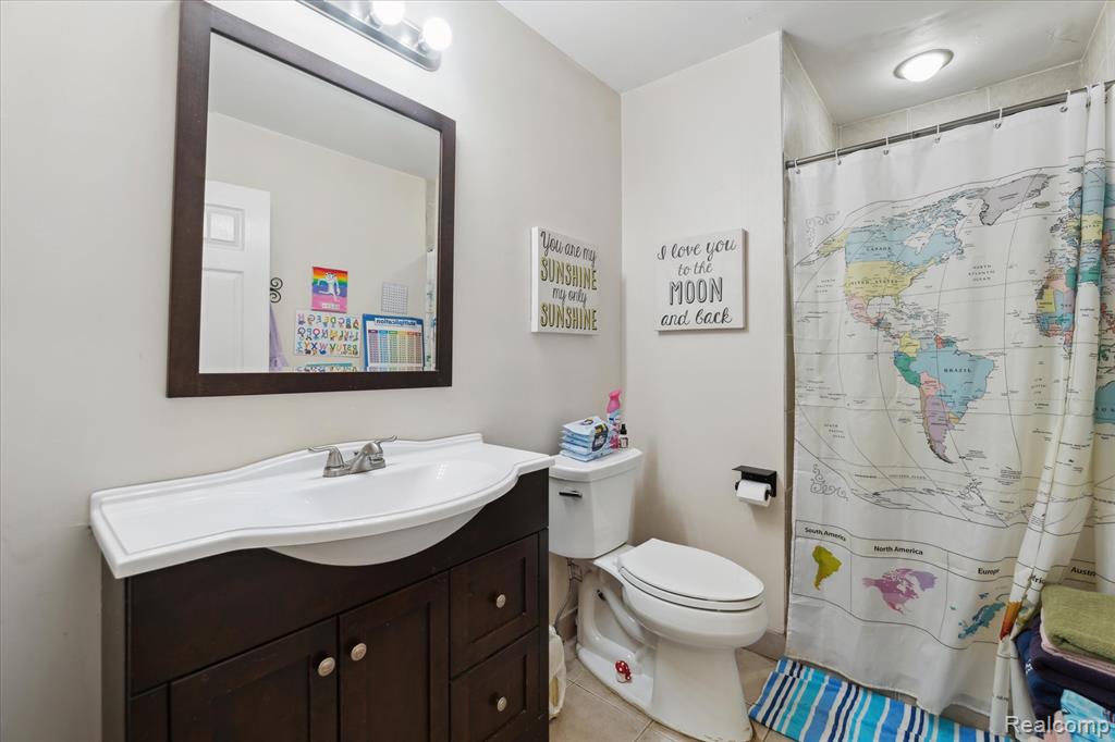 38819 Country Circle, Farmington Hills, MI 48331 — Photo 17