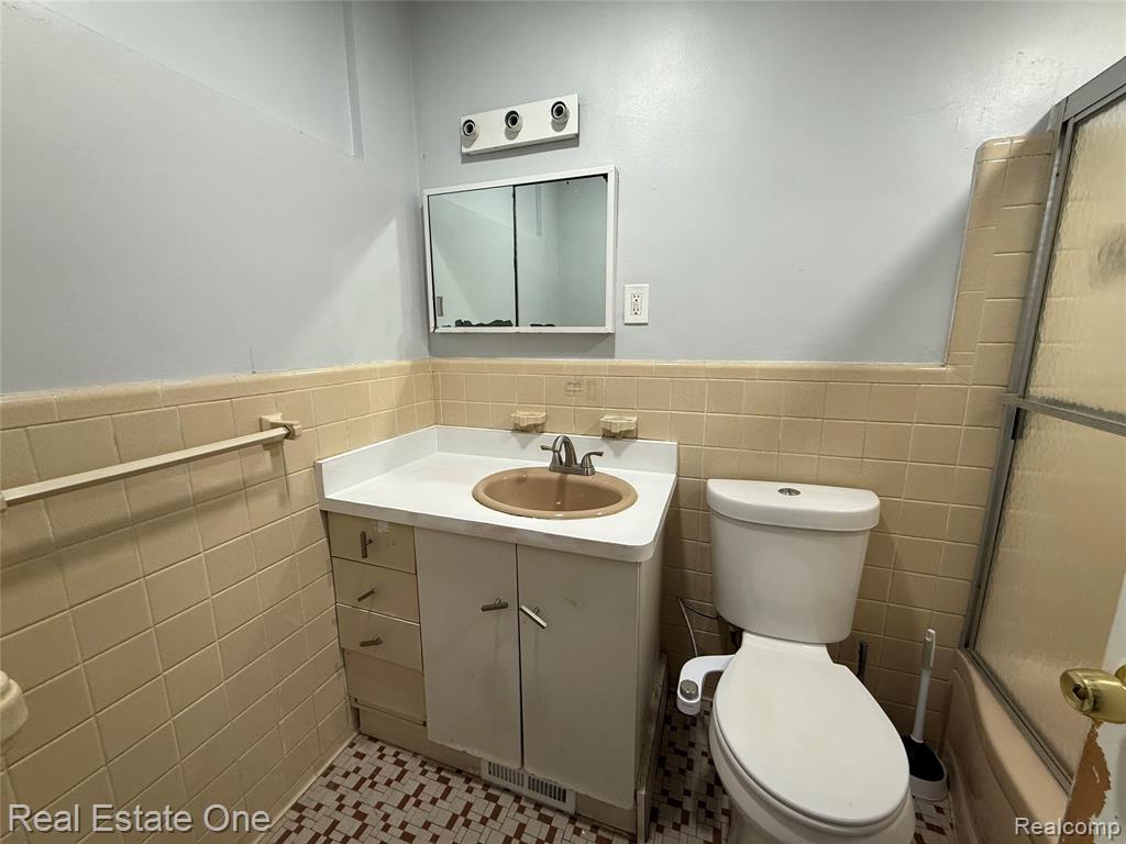 8064 WHITEFIELD Street, Dearborn Heights, MI 48127 — Photo 8