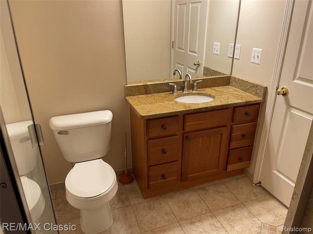 530 RED OAK Court, Walled Lake, MI 48390 — Photo 11