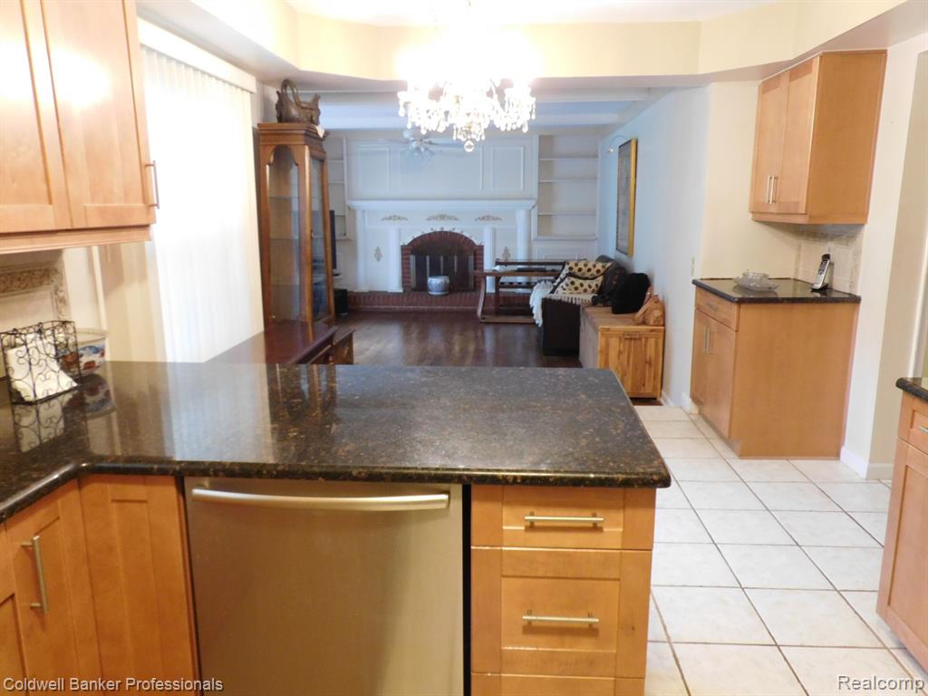 5244 Folkstone Drive, Troy, MI 48085 — Photo 13