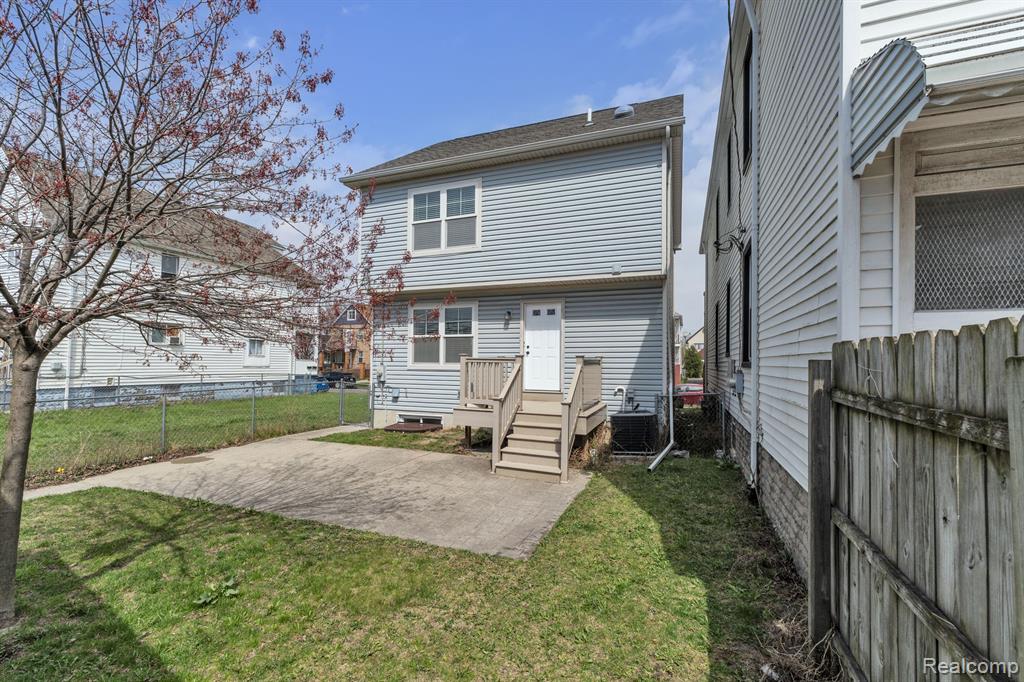 9363 MITCHELL Street, Hamtramck, MI 48212 — Photo 33