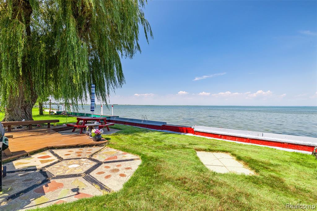 8107 Anchor Bay Drive, Clay, MI 48001 — Photo 35