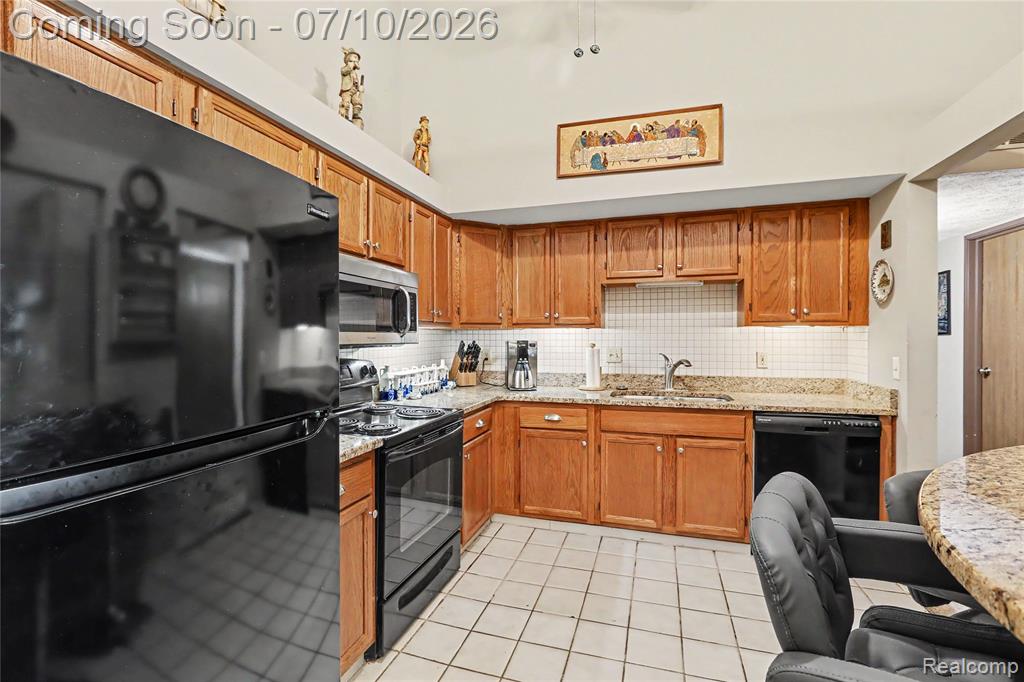 61154 Greenwood Drive, South Lyon, MI 48178 — Photo 12