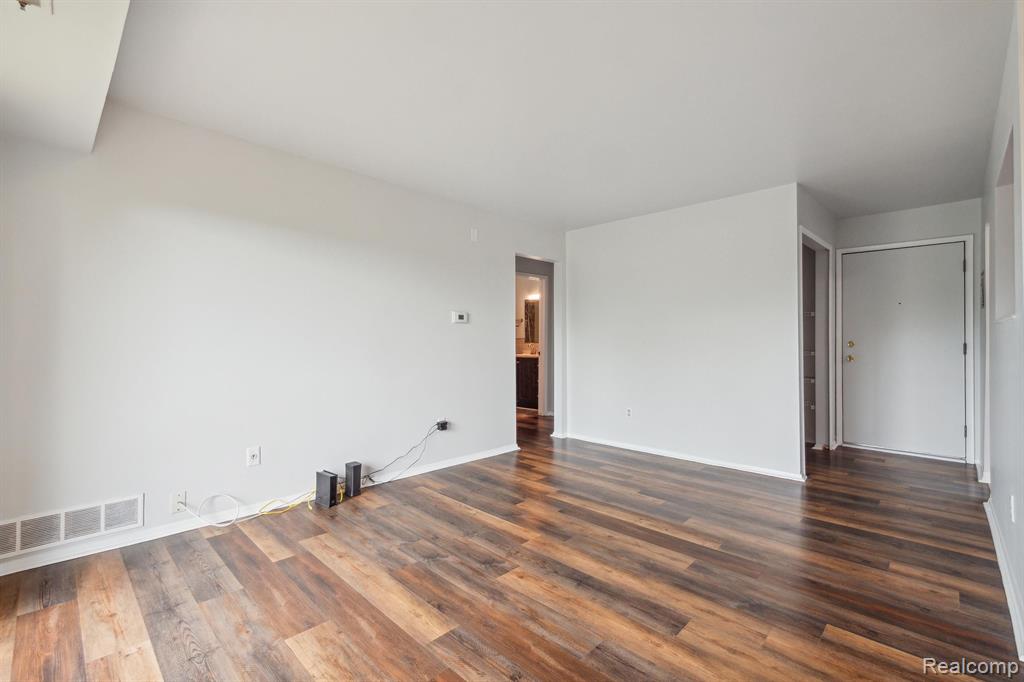32013 W 12 MILE Road, 306, Farmington Hills, MI 48334 — Photo 6