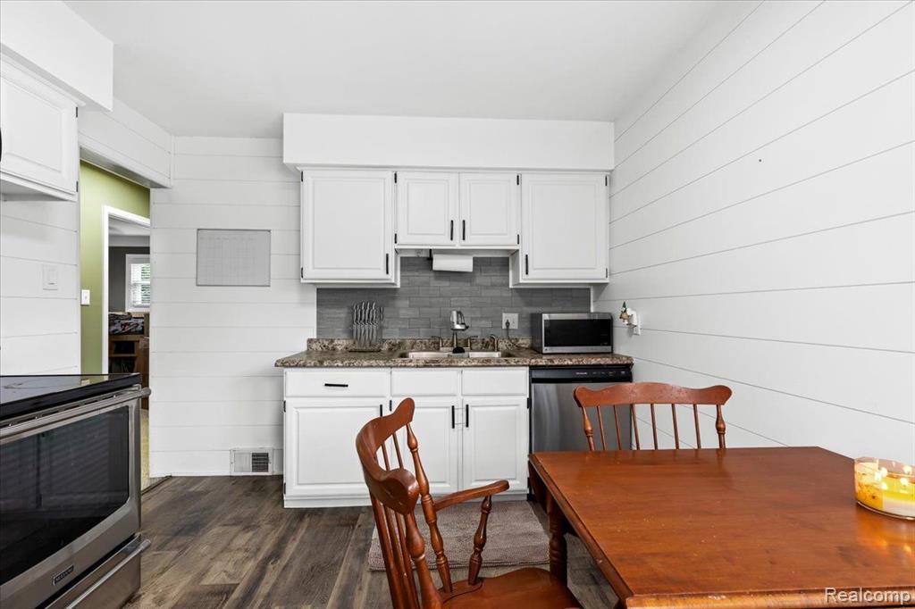 7032 DEERING Street, Garden City, MI — Photo 10