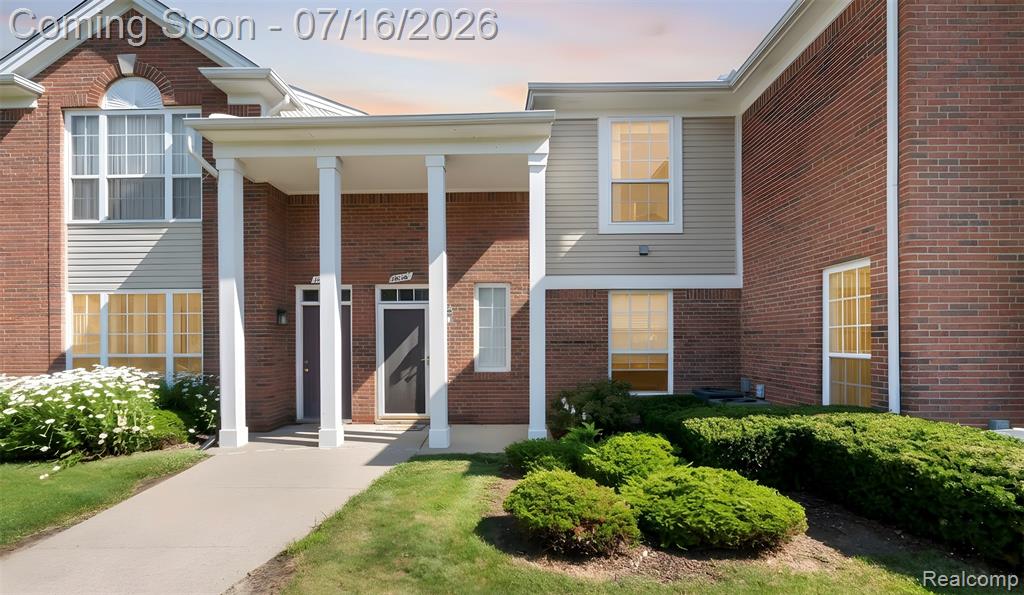 16524 Radison Drive, Macomb, MI 48044