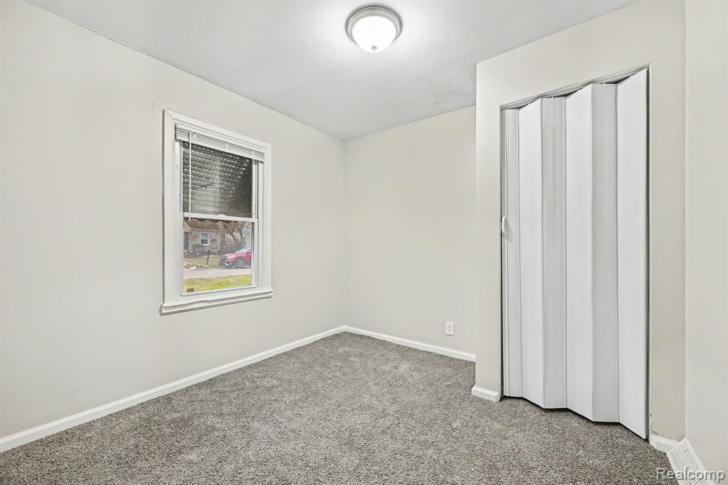 22570 Tulane Avenue, Farmington, MI 48336 — Photo 13