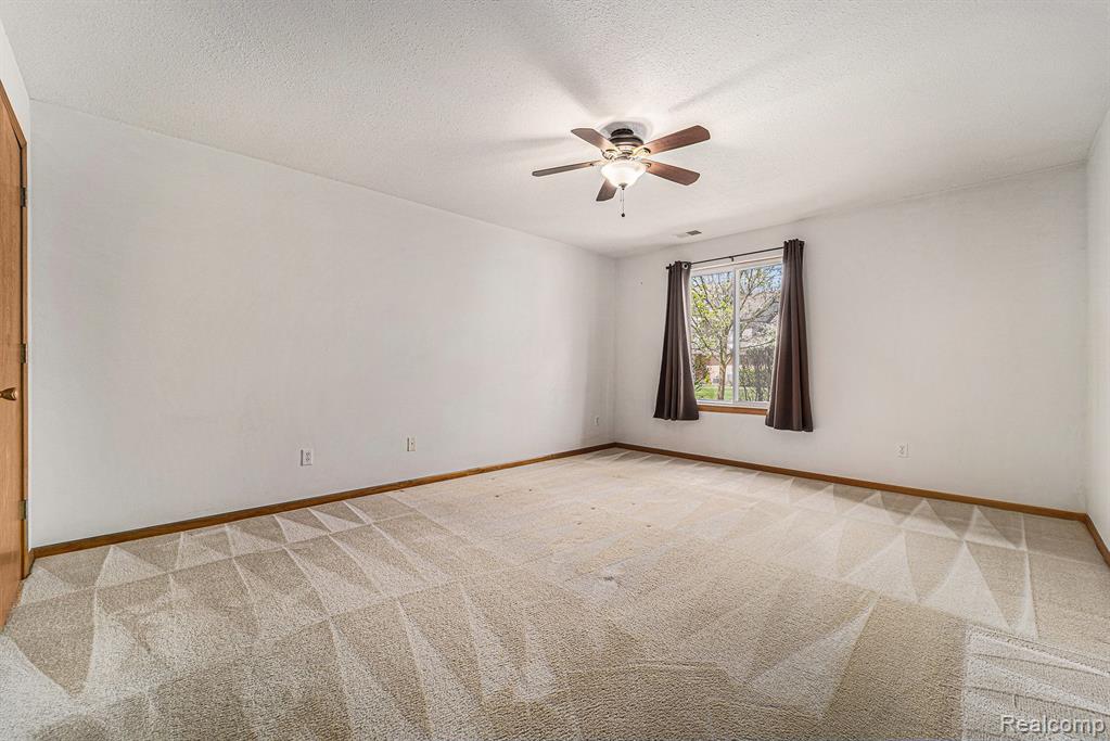 382 MARIGOLD Circle, Westland, MI — Photo 11