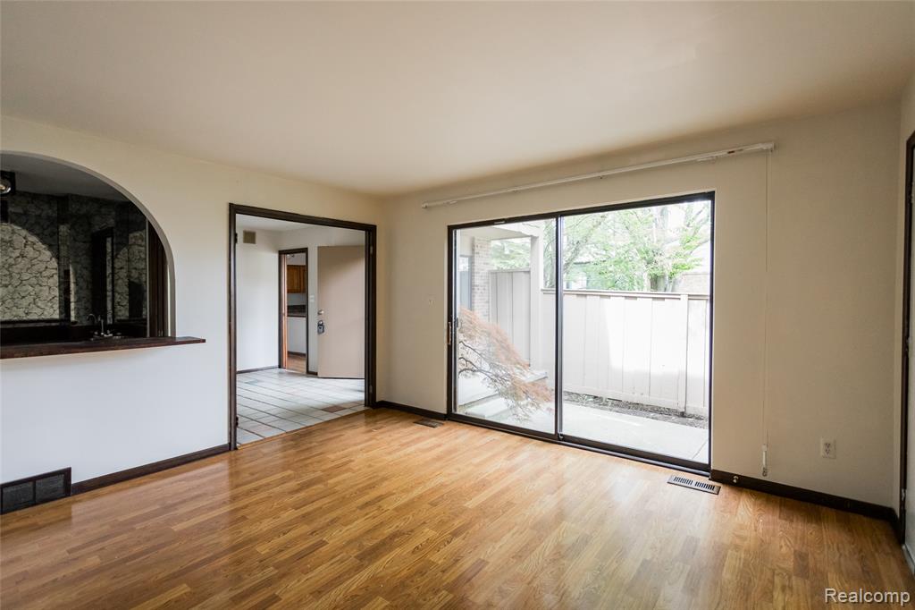 7118 Pebble Park Drive, West Bloomfield, MI — Photo 28