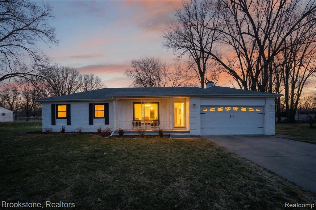 6227 McKenzie Drive, Flint, MI 48507 — Photo 2