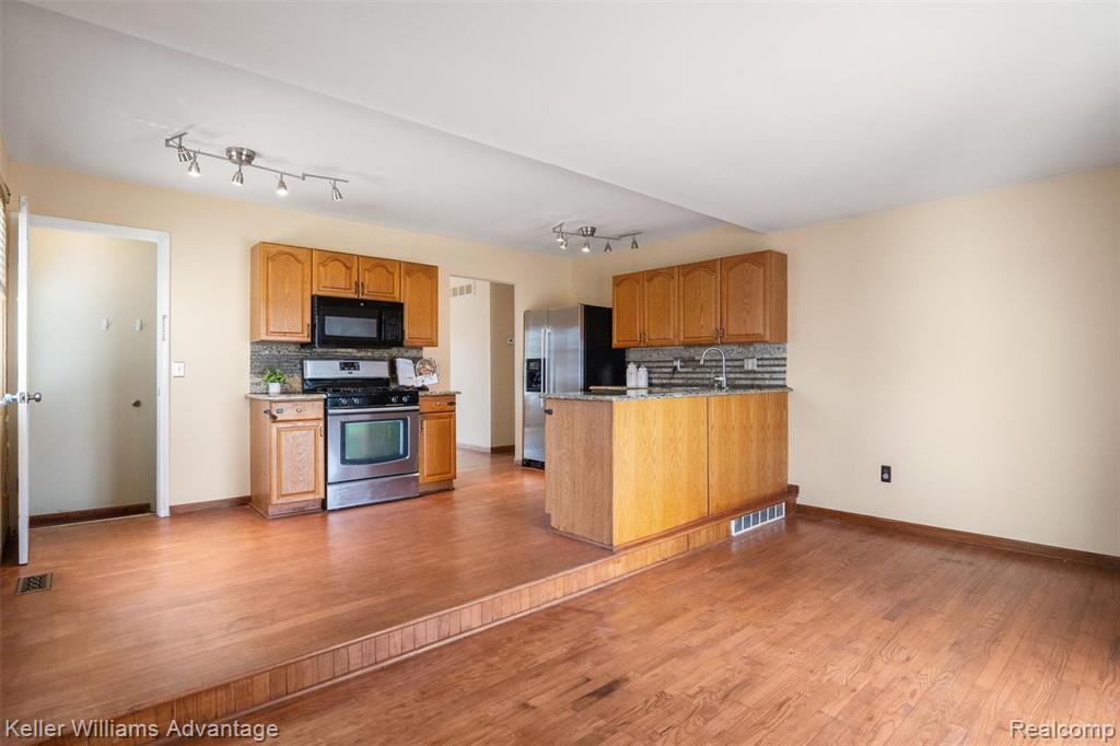 44528 WHITMAN Avenue, Canton, MI 48187 — Photo 12