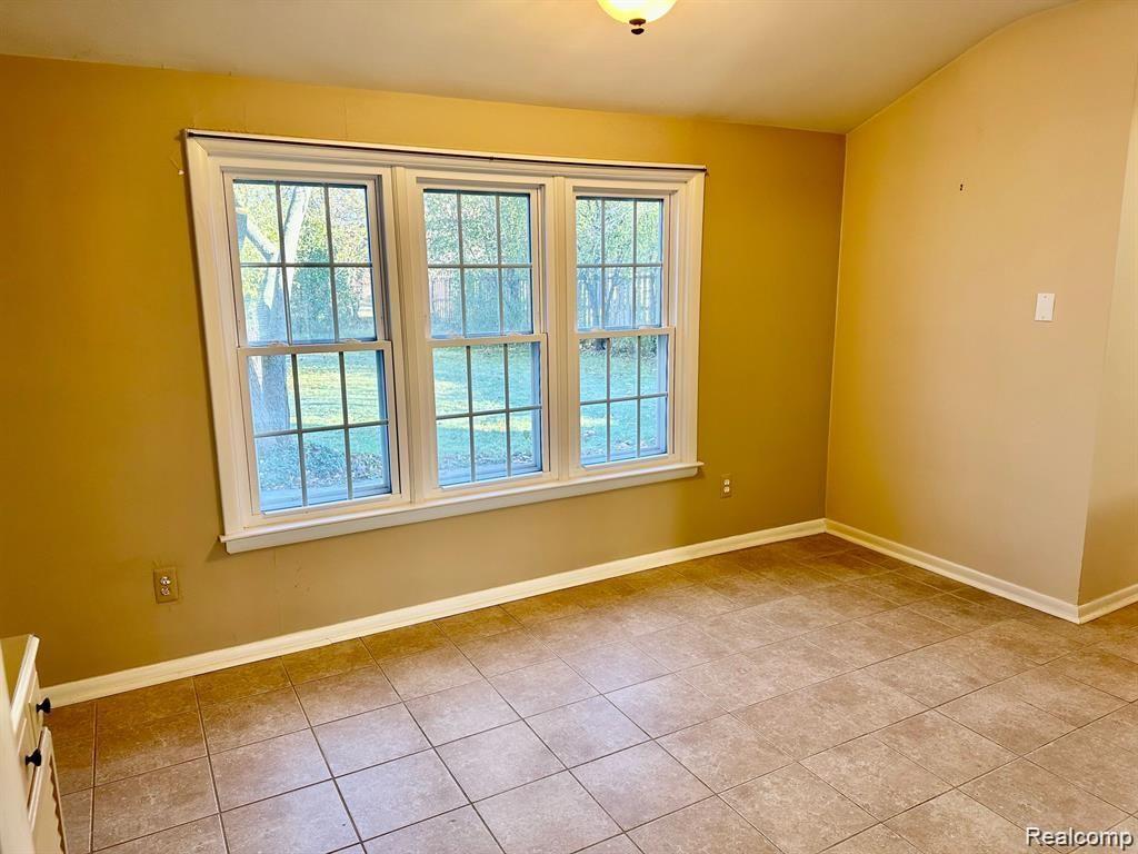4302 SHERIDAN Drive, Royal Oak, MI 48073 — Photo 17