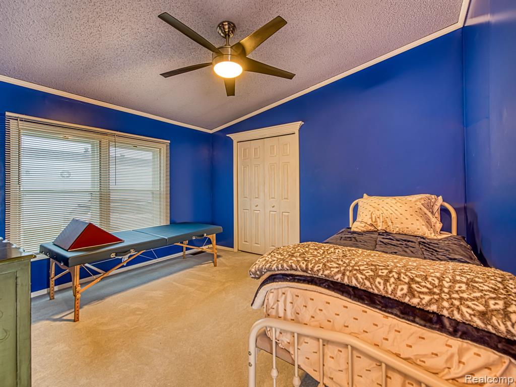 29403 Wedgewood, Flat Rock, MI 48134 — Photo 17