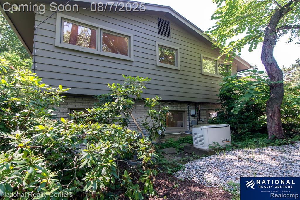 4933 Malibu Drive, Bloomfield Hills, MI 48302 — Photo 13