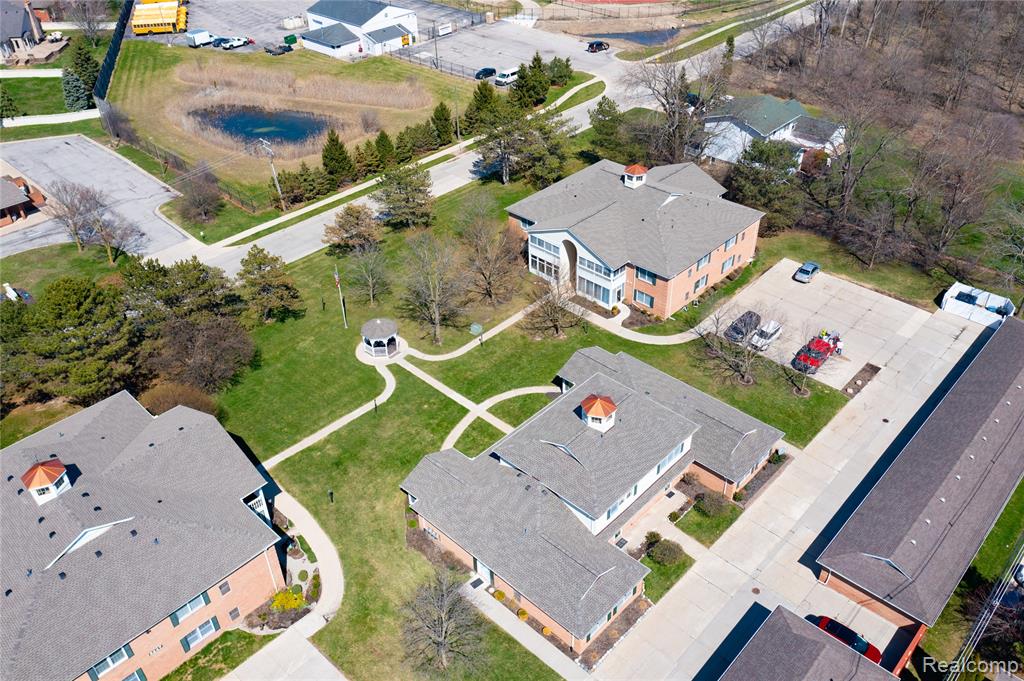 8187 Grays Drive, B7, Grosse Ile, MI 48138 — Photo 24
