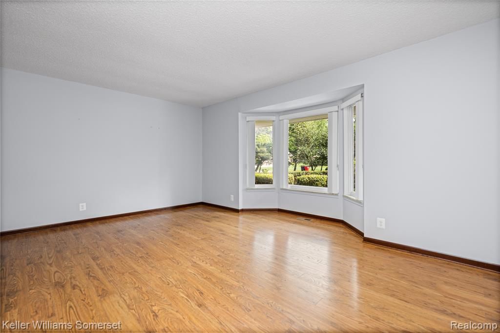33614 Lakeview Street, New Baltimore, MI 48047 — Photo 13