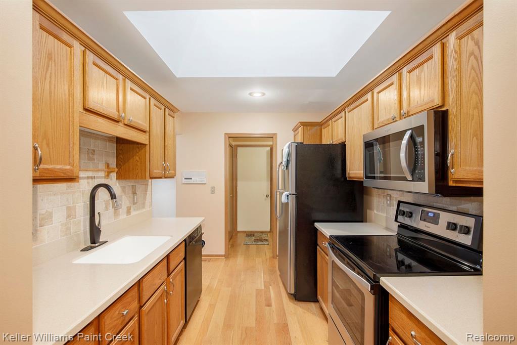 48630 SUTTON BAY, Utica, MI 48315 — Photo 4