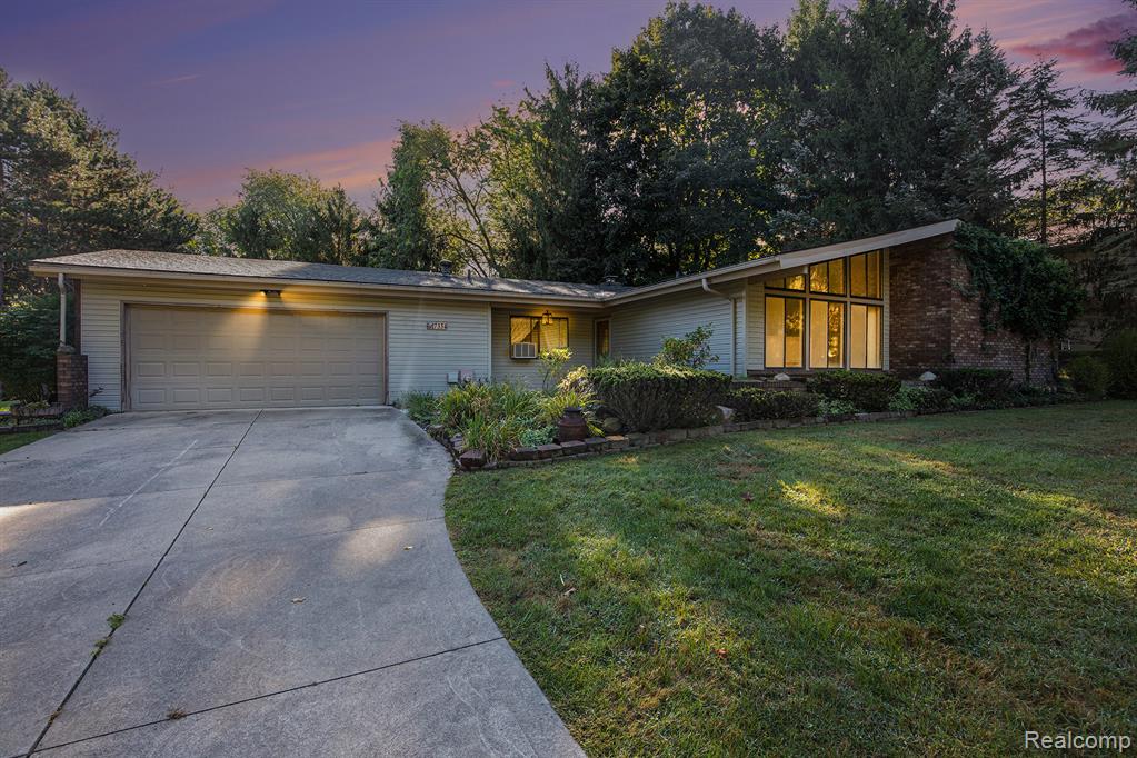 7334 Parkwood Drive, Fenton, MI 48430 — Photo 2