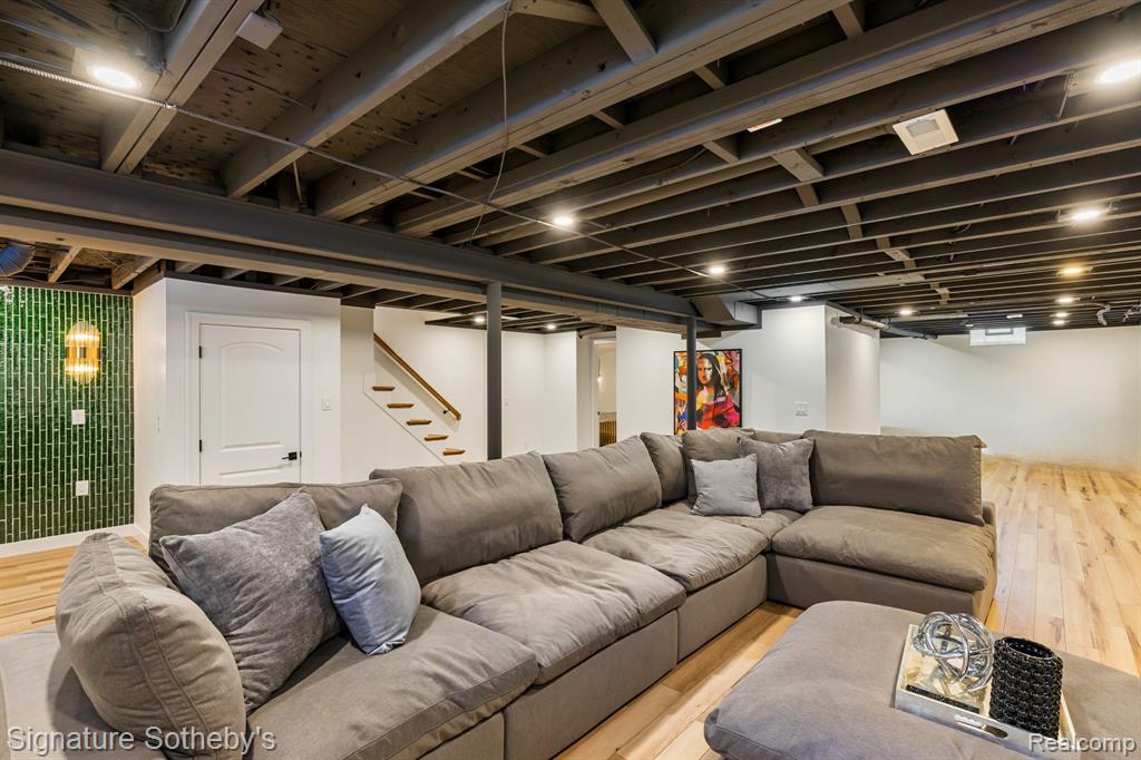 811 NORWICH Street, Birmingham, MI 48009 — Photo 16