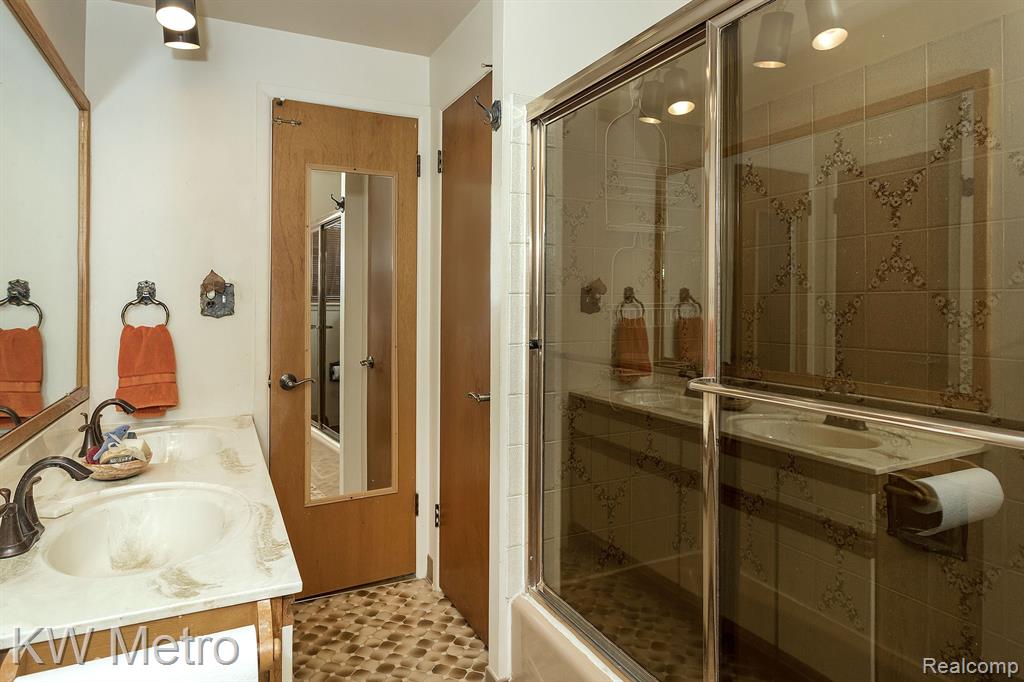 431 KINROSS Avenue, Clawson, MI — Photo 21