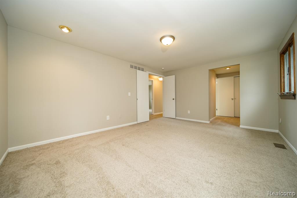 51784 Julies Drive, Clinton Twp, MI 48047 — Photo 46
