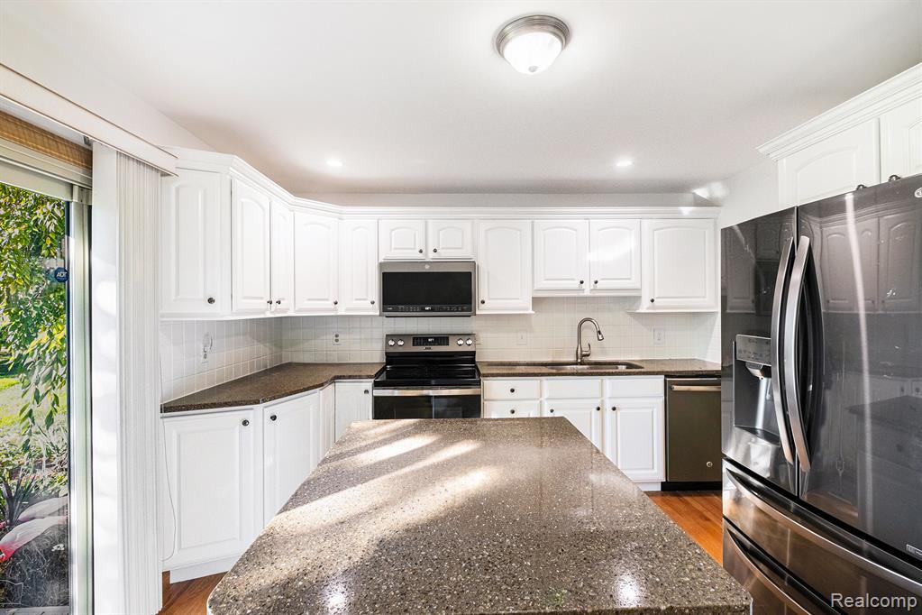 6300 Laurentian Court, Flint, MI 48532 — Photo 8