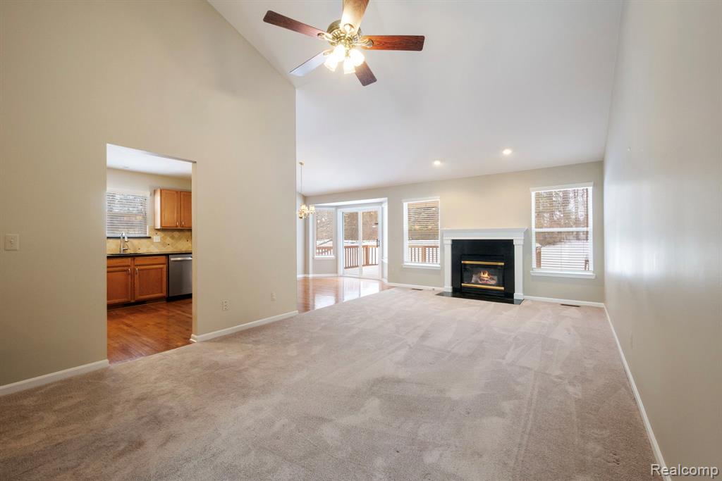 671 Woodhaven Drive, Commerce Twp, MI 48390 — Photo 7