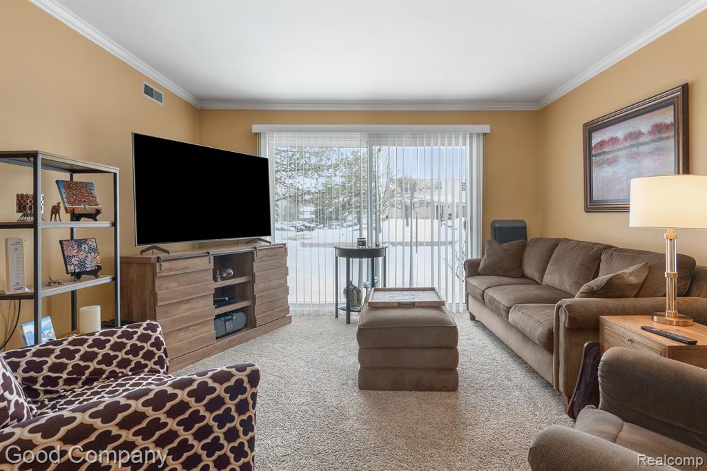 833 BLOOMFIELD VILLAGE Boulevard, #B, Auburn Hills, MI 48326 — Photo 7