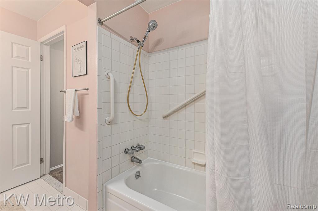 2400 Parmenter Boulevard, 207, Royal Oak, MI 48073 — Photo 20