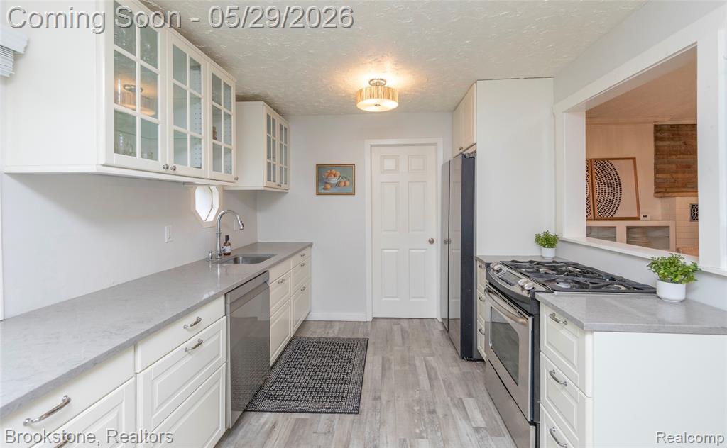 7900 DETROIT Boulevard, West Bloomfield, MI 48323 — Photo 21