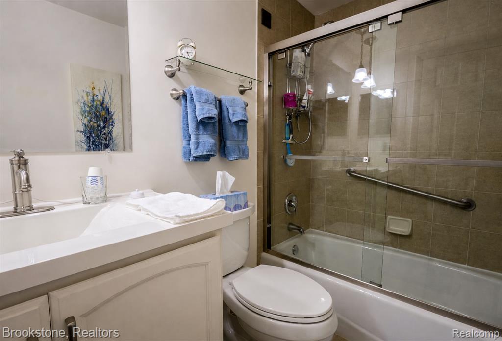 45745 Kensington, Utica, MI 48317 — Photo 7