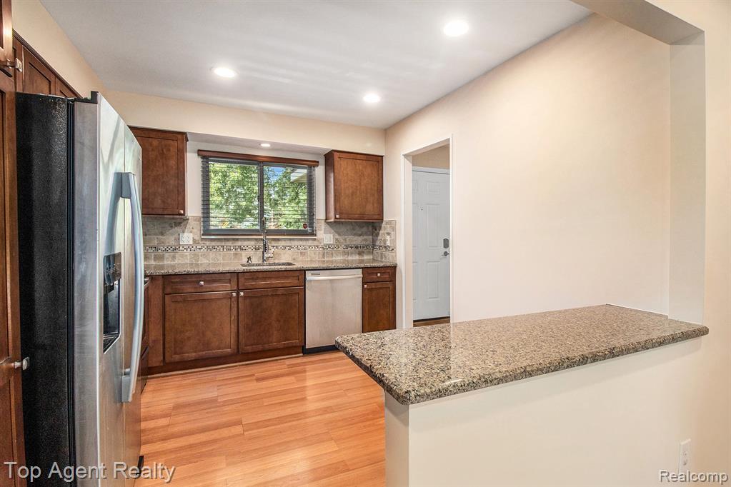 3990 Old Creek Road, Troy, MI 48084 — Photo 6