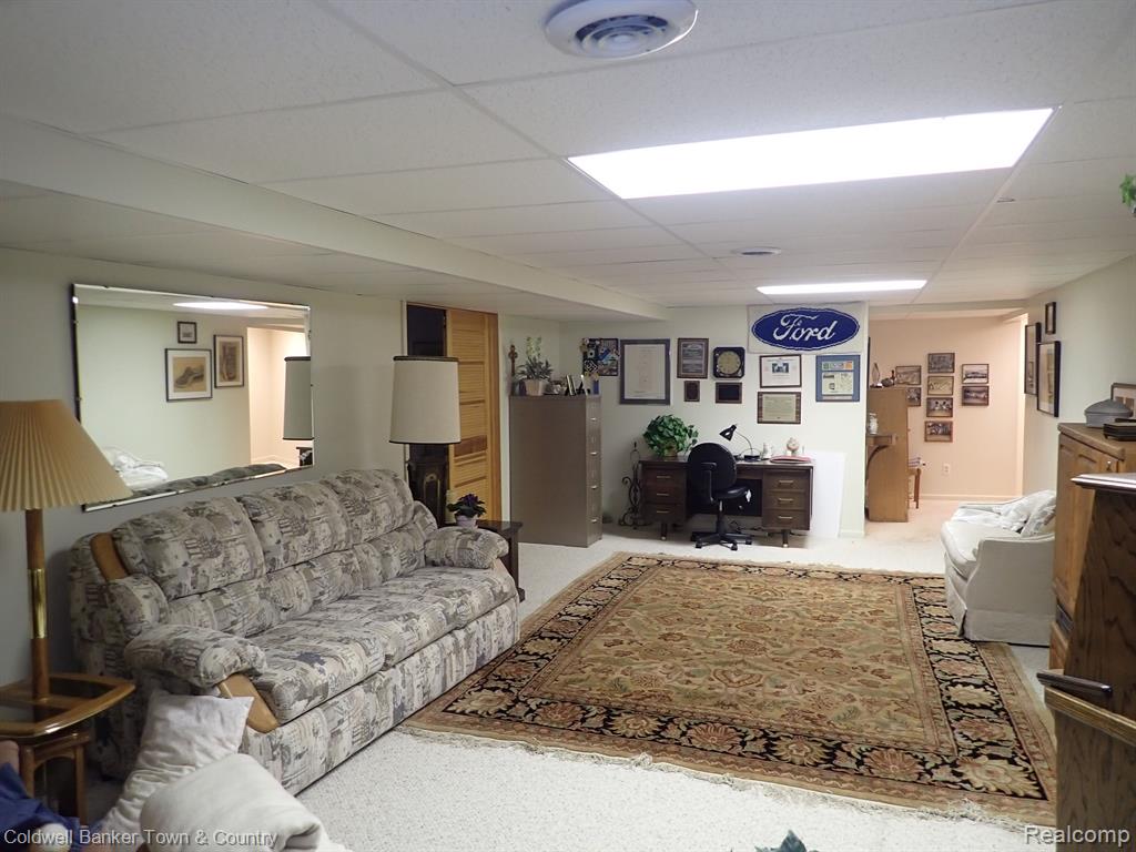 37711 AMBER Drive, Farmington Hills, MI 48331 — Photo 29