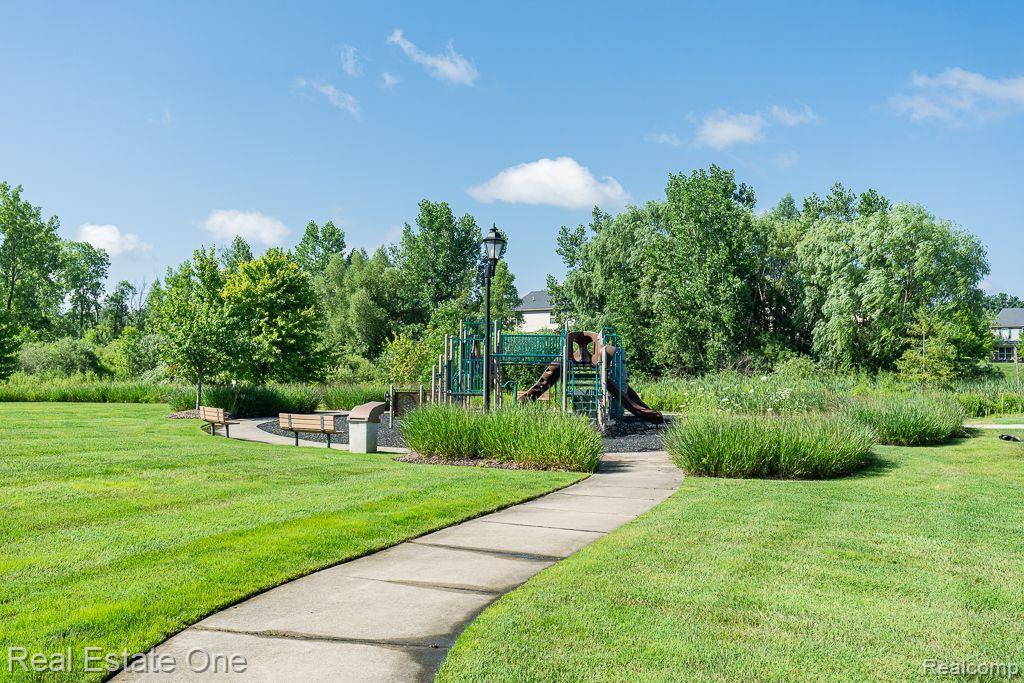 523 WYNSTONE Circle N, Oakland, MI — Photo 55