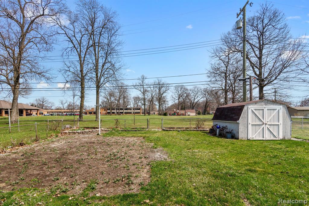635 HECHT Drive, Madison Heights, MI 48071 — Photo 20