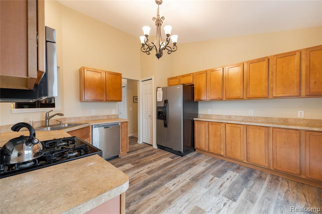 26616 Kirkway Circle, Woodhaven, MI 48183 — Photo 14