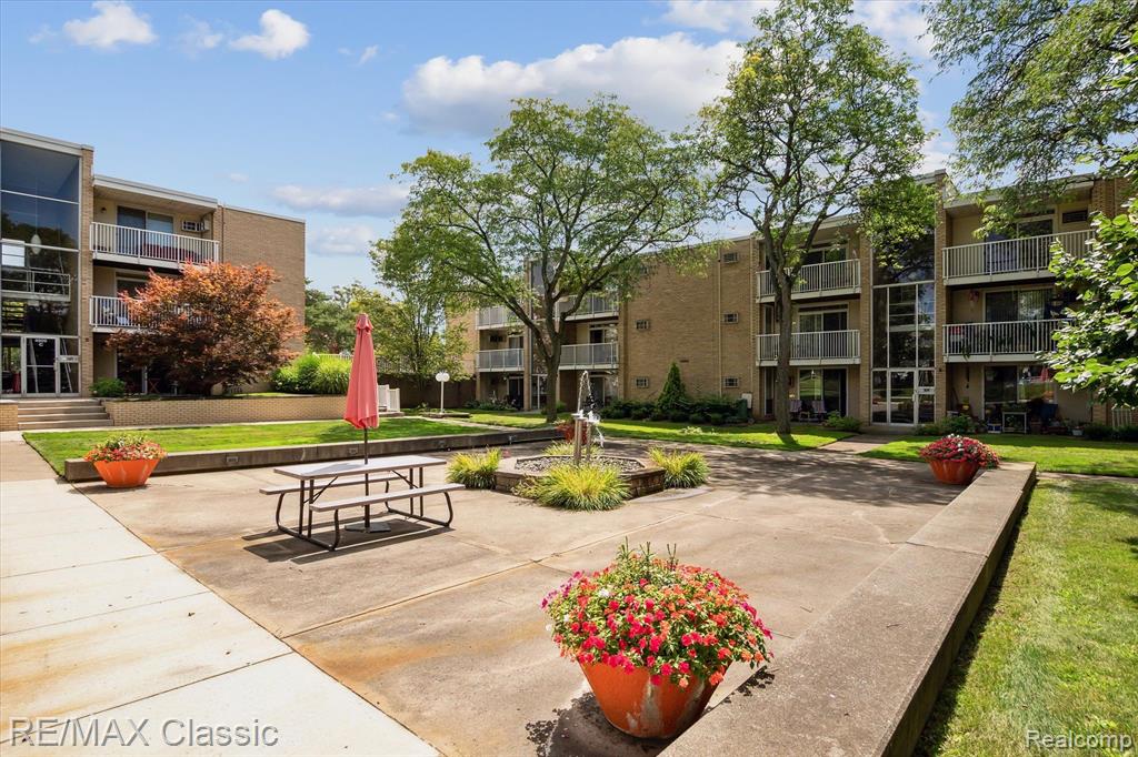 4905 CROOKS Road, A11, Royal Oak, MI 48073 — Photo 33