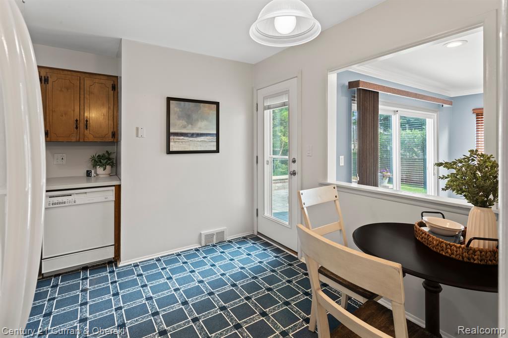 1022 CANTERBURY Street, Northville, MI 48167 — Photo 19